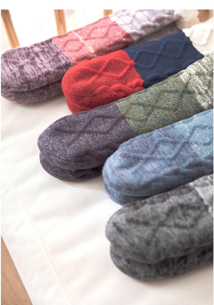 Cozy Lamb Wool Floor Socks: Thickened Carpet Socks for Children and Adults, Perfect for Home, Sleep, Postpartum, and Snow Days.