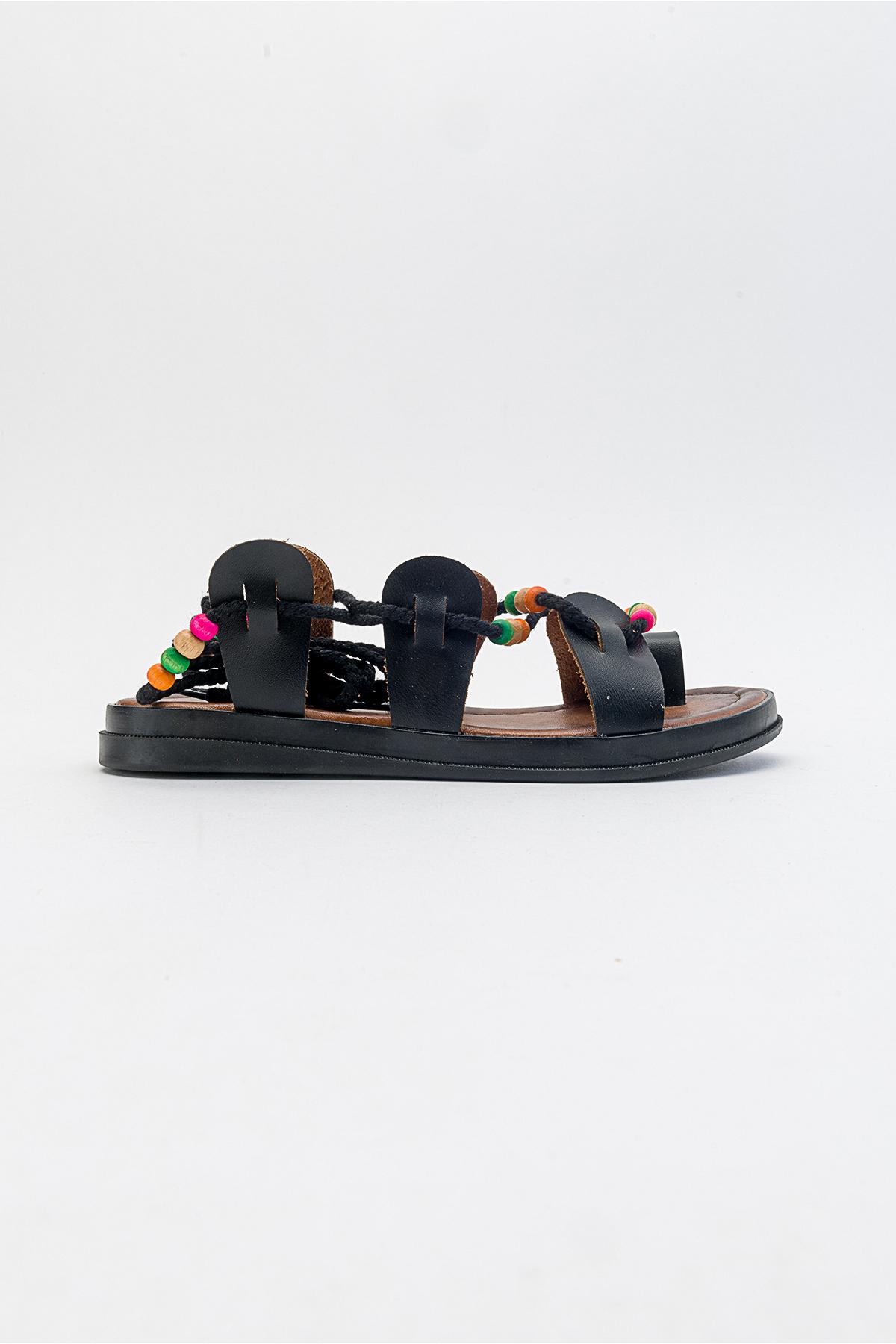 

Сандалии на шнуровке