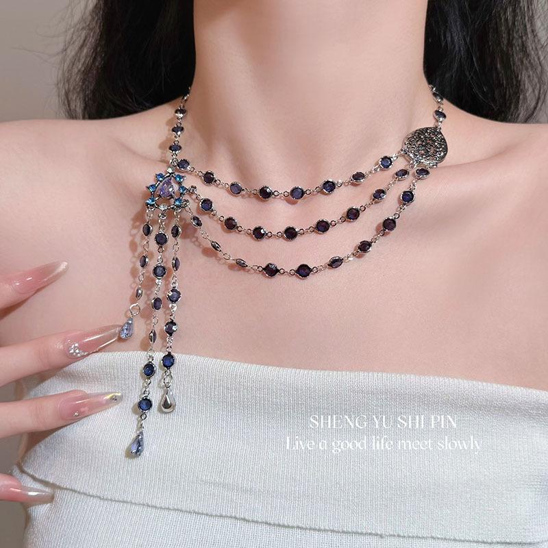 Vintage Stackable, Niche-designed, Chic and Sophisticated Clavicle Chain, a Unique and Versatile Accessory for a Stylish Look