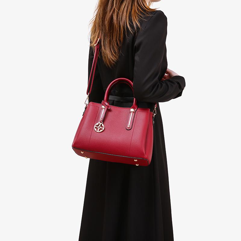 2025 Summer New Fashion Commuting Handbag, Niche High-End Large Capacity Single Shoulder Crossbody Tote Bag for Women