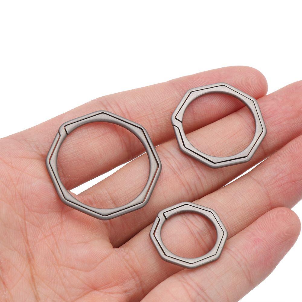 Lightweight Titanium Alloy Male Creativity Gift Man Car Keychain Keychains Buckle Pendant Key Rings