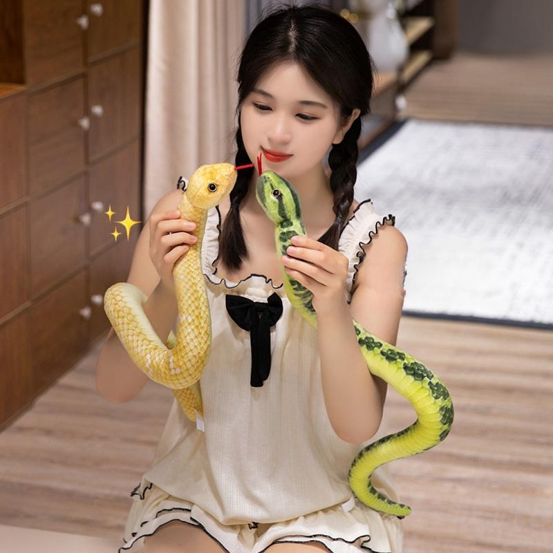 Nuovi Peluche Serpente Multicolore Realistici 50cm-65cm Morbidi Curvati a Forma di S Giocattoli Divertenti Oggetti di Scena per Giochi per Bambini Regalo Creativo
