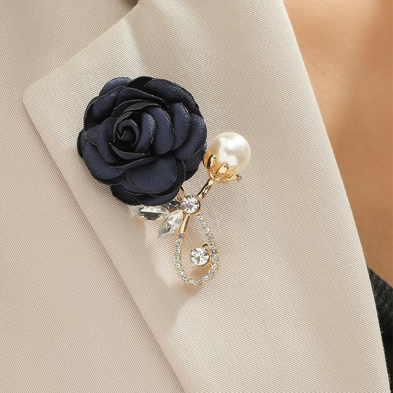 Rose Cloth Flowers Corsage Imitation Pearl Crystal Brooch Lady Fashion Suit Lapel Pin Casual Party Accessories Gifts
