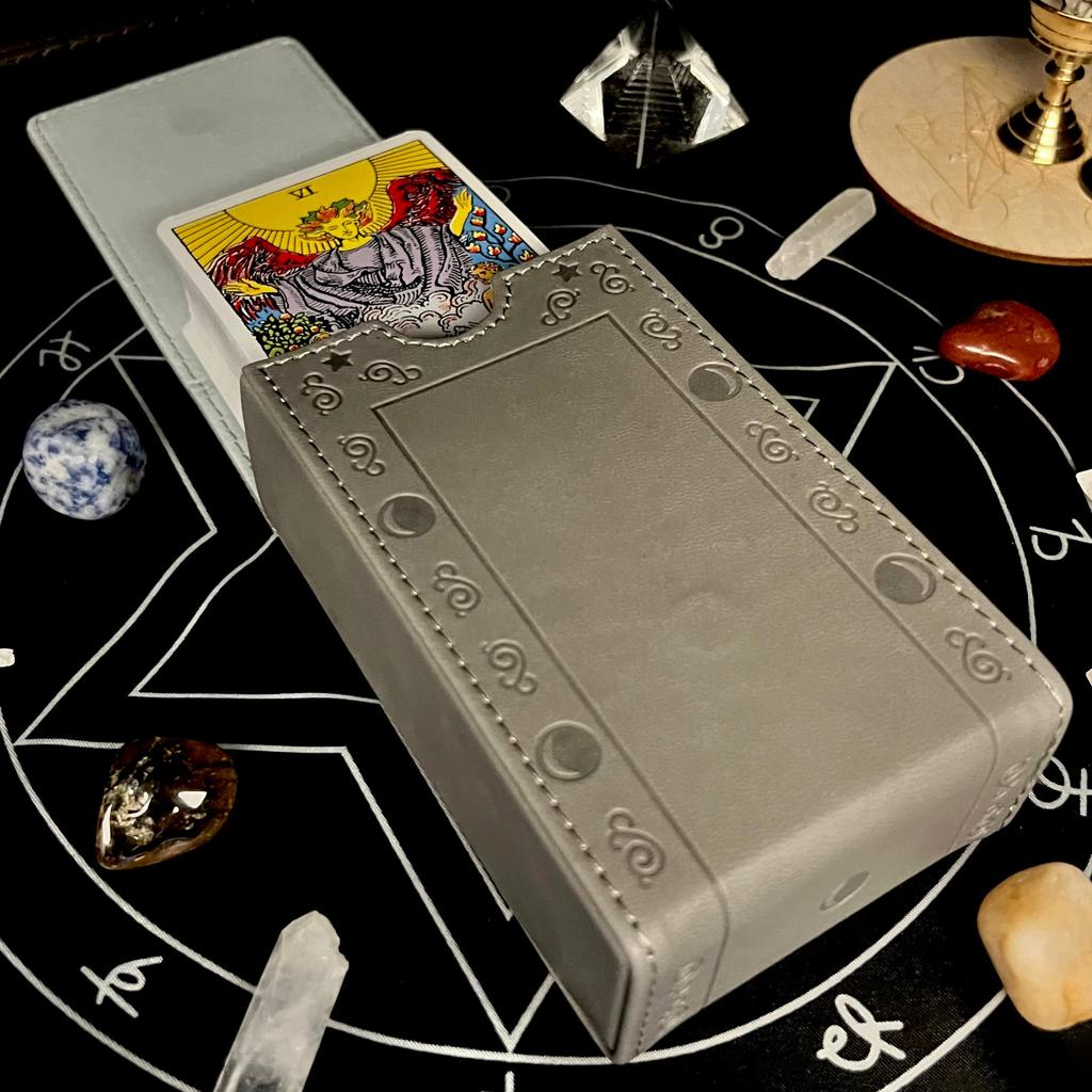 Luck Lab Leder Tarotkarten Grau Passt für die meisten Standard-Tarotkarten Box Deck Mond Design Etui/Halter - - (Passt Größe) -