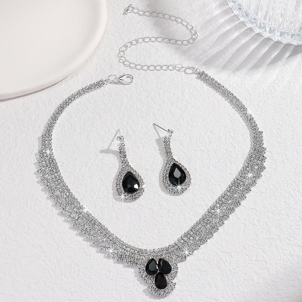 3 Women's Fashion Zircon Set Geometric Necklace Earrings Zircon Set Suitable for Party and Holiday Gifts