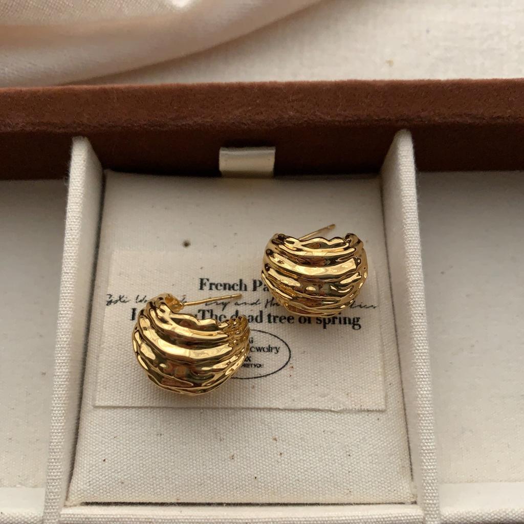 Three-dimensional pleated metal ring earrings, earrings, light luxury, fashion, high-end personality, unique French retro and simple earrings