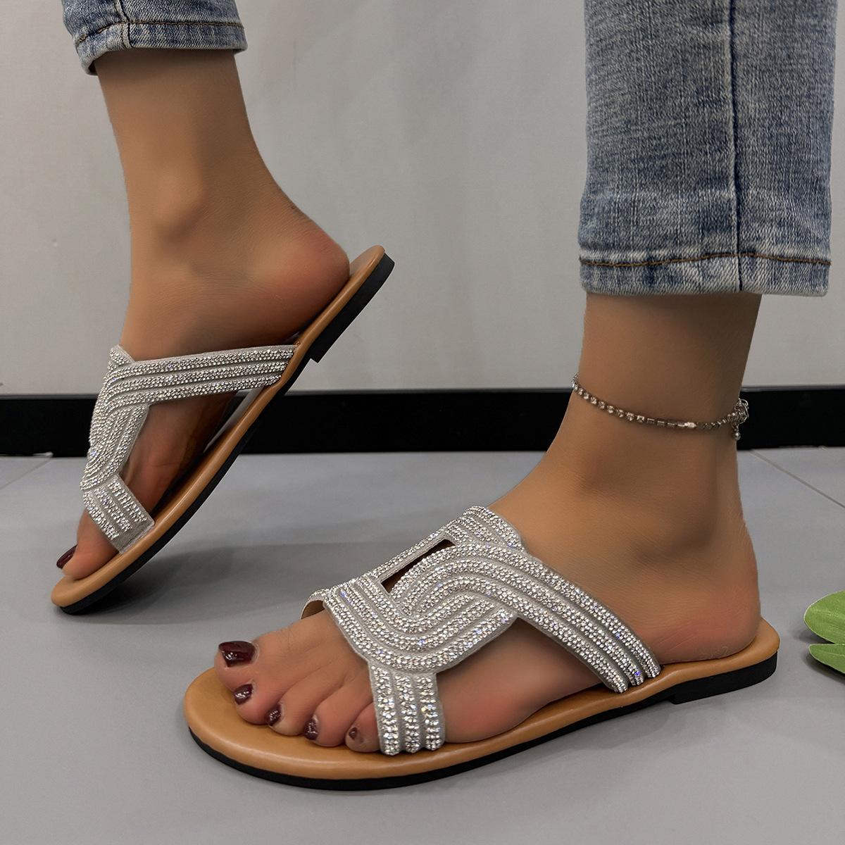 

Женские тапочки летние одно слово модные большие размеры 43 тапочки со стразами тапочки европейские и американские туфли на плоской подошве женские 36 серебряный