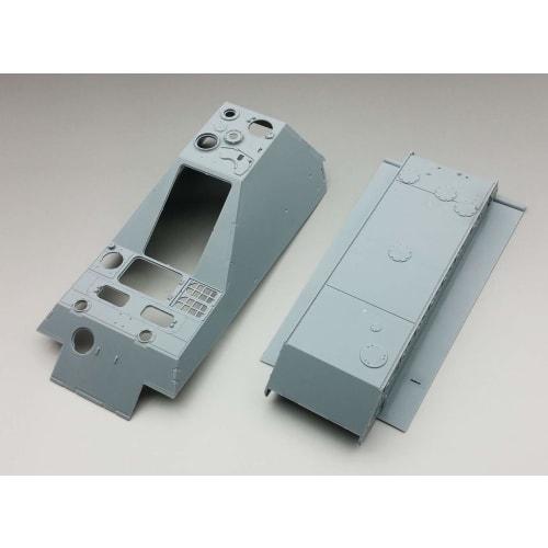 Amusing Hobby 1/35 Scale German Jagdpanther II Tank Destroyer Plastic Model Kit AMH35A011