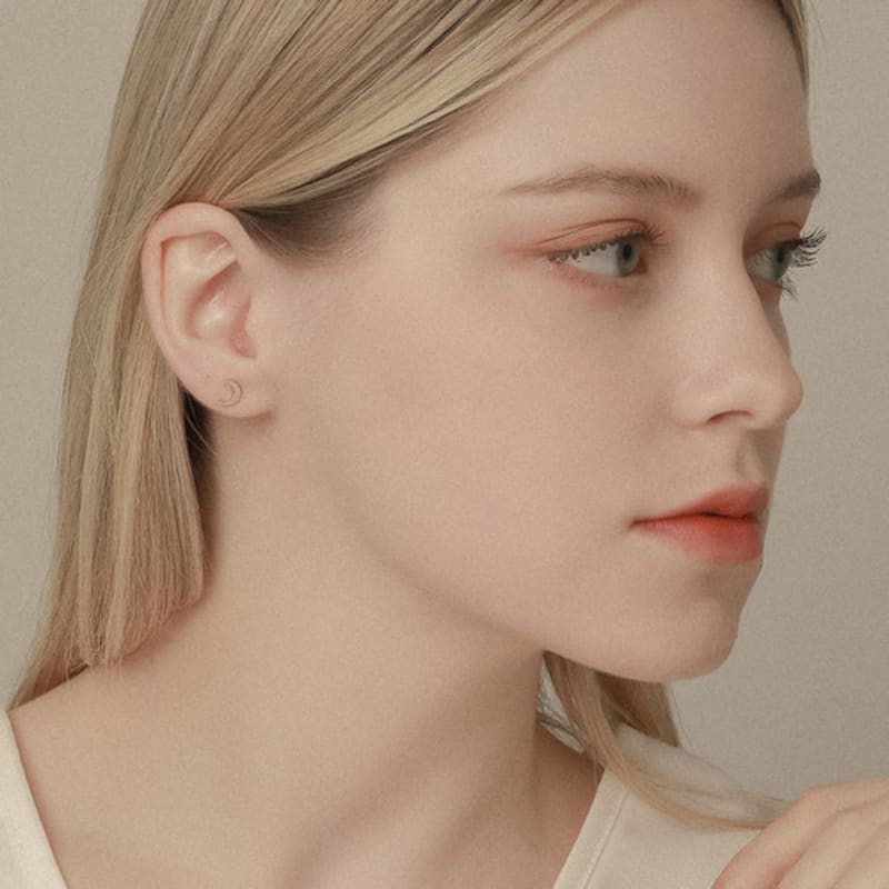 JEWNEL 14K Simple Bold Moon Piercing Earrings