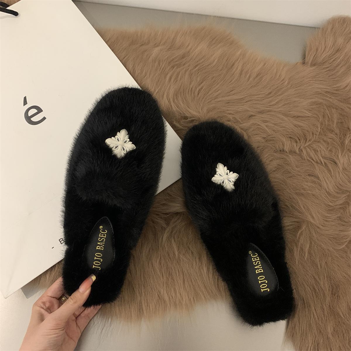 

Мода 2024 года, металлические пряжки, милые норковые меховые полутапочки с пучком для женщин, носящих весенние и зимние плюшевые туфли на одну ногу 39 чёрный