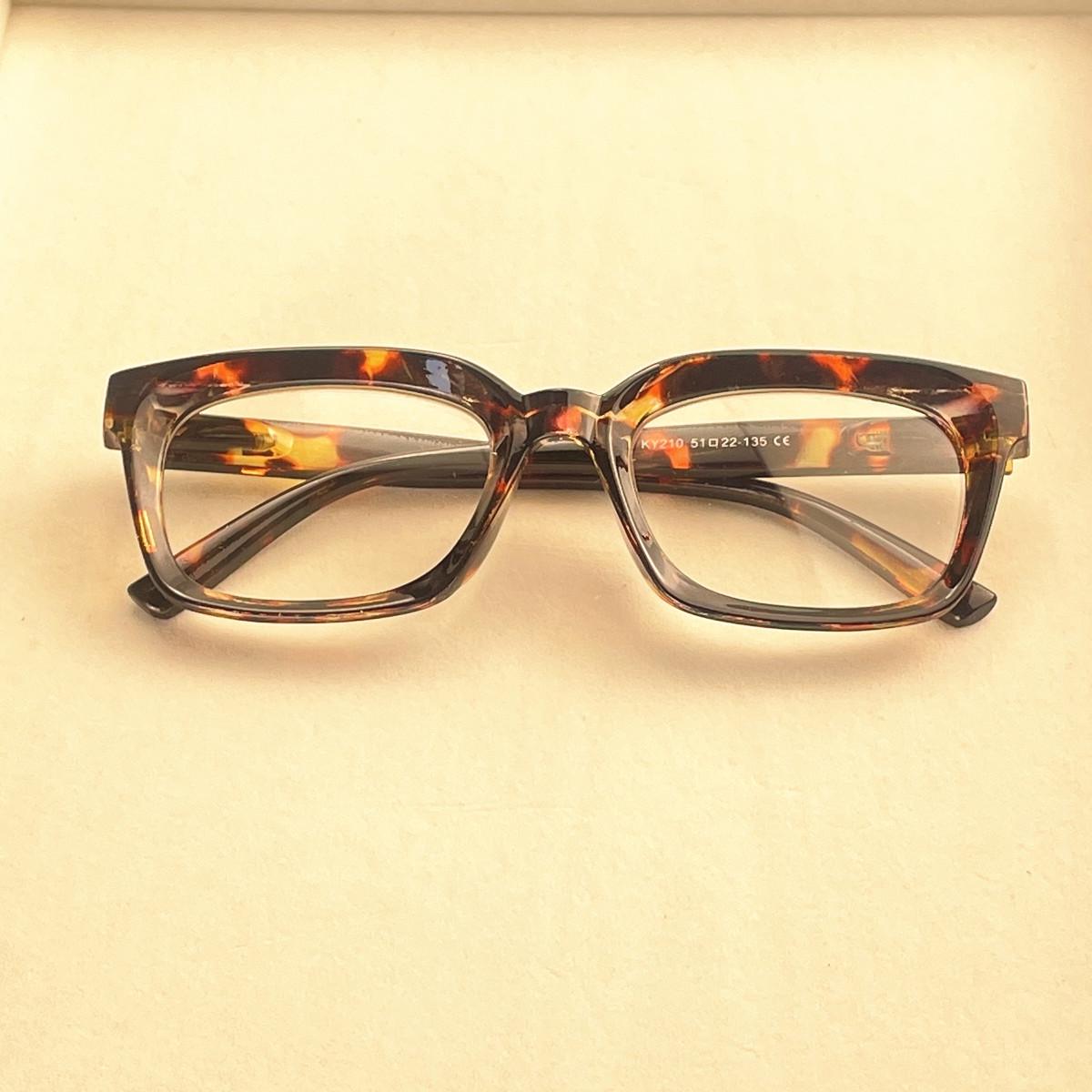 

Trendy and fashionable square reading glasses with spring hinges - tortoiseshell shell, solid brown and leopard print frame 100 леопардовый