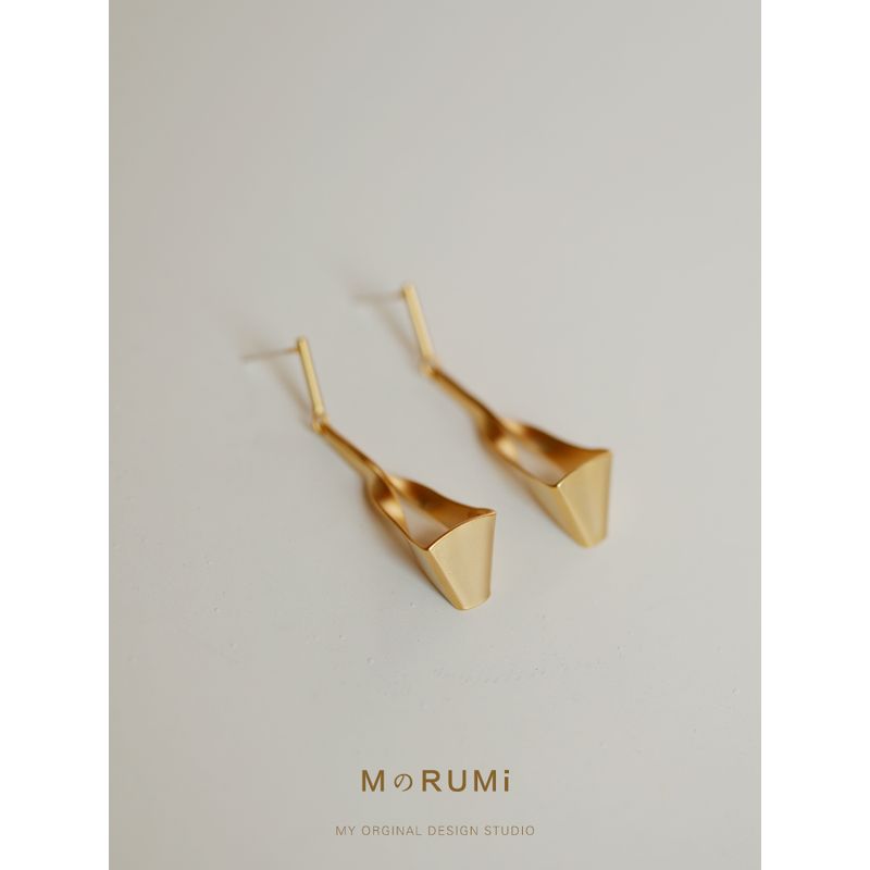 Rumi Matte Gold Triangle Retro Long Geometric Default