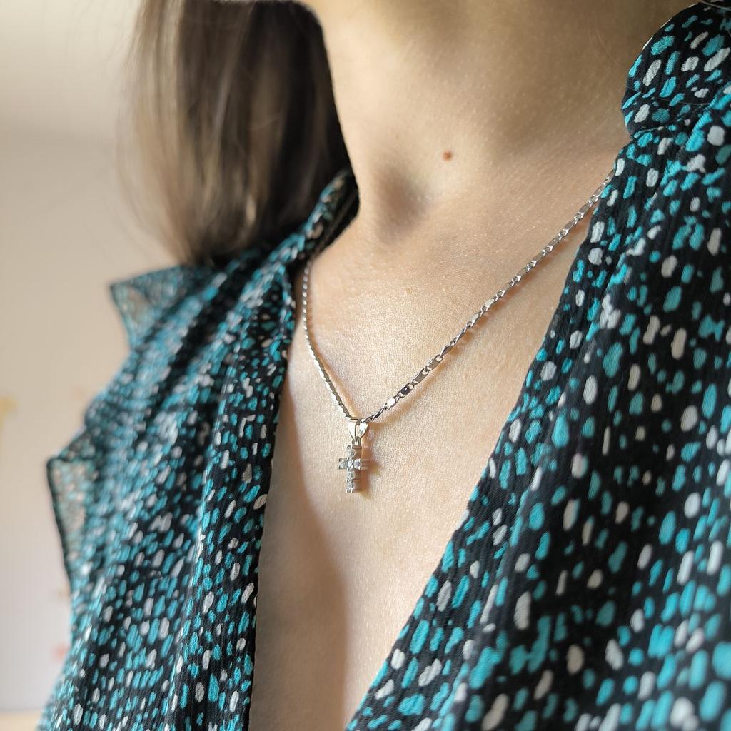 Серебряный крестик с фианитами (2192978)