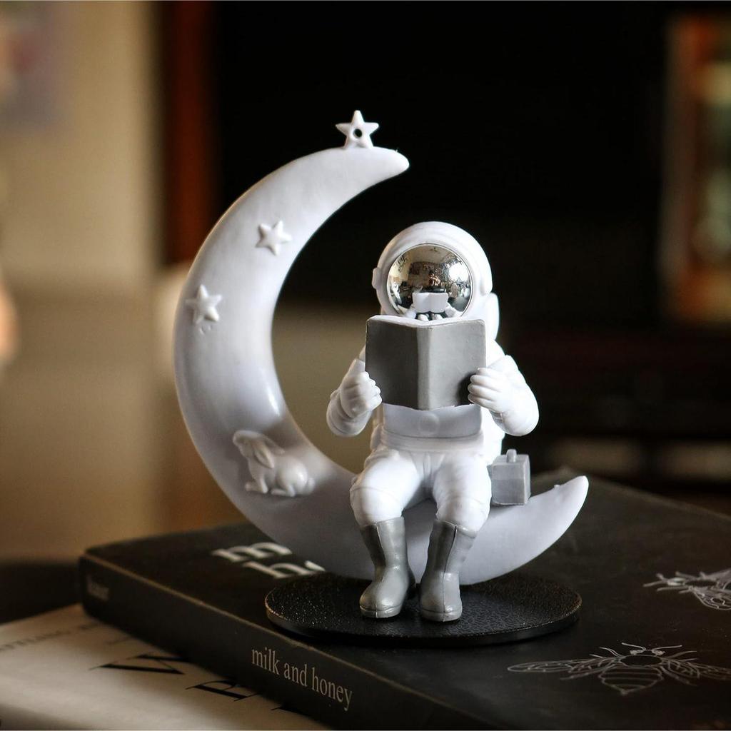 Cute Outer Space Astronaut Figurine Action Figure Toys Statue for Showpiece Home Living Room Decor Office Desktop Decoration Car Dashboard