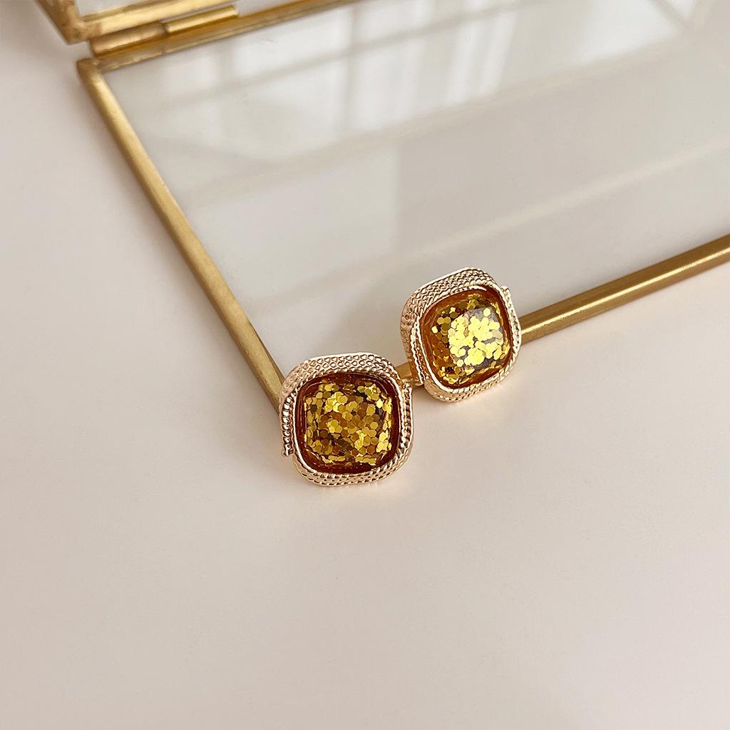 Boucles d'oreilles médiévales vintage à perles: Design rétro à l'huile coulée avec une touche haut de gamme et une personnalité unique