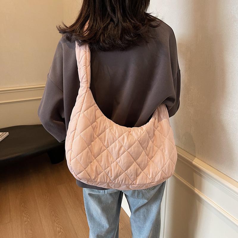 Autumn and winter new diamond shoulder bag casual women's messenger bag large capacity girls fashion casual round neck tote bag