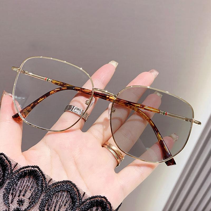Po-sensitive Color-changing Gold Wire Frame Anti-blue Light Nearsighted Glasses - Elegant Business Style Model