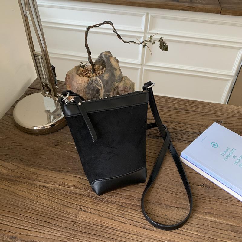 

Niche bag women s new casual versatile messenger bag exquisite bucket bag retro small bag чёрный