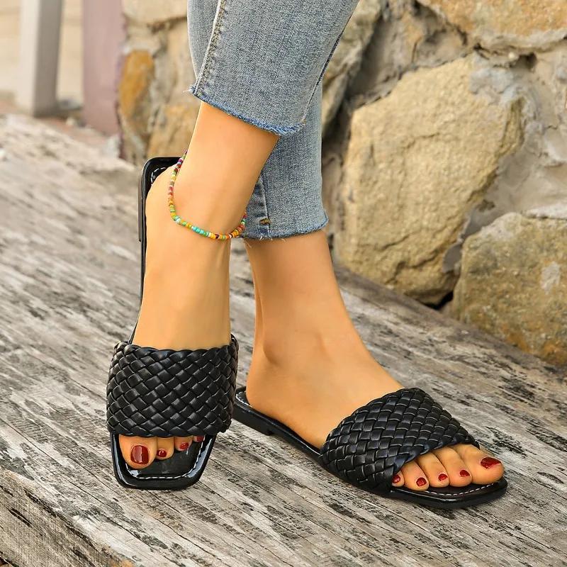 Mode Damen Schuhe im Angebot 2025 Zehenfrei Damen Hausschuhe Outdoor Strand Hausschuhe Damen Übergröße Quadratische Zehenpartie Gewebt Flach mit Sandalen