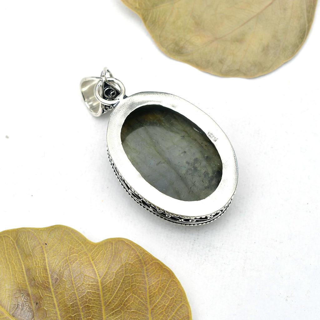 Labradorite Gemstone Pendant Gemstone : 925 Sterling Silver Handmade Jewelry Pendant