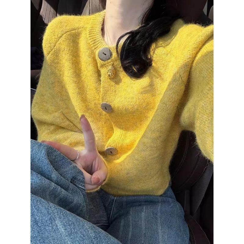 Age-reducing goose yellow cashmere small soft waxy loose knitted cardigan women wear in spring and autumn with a lazy wind sweater jacket