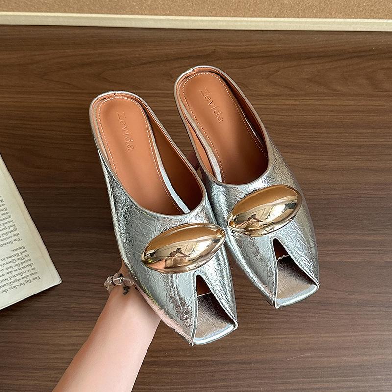 

2025 spring and summer new flat-bottomed square-headed open-toed sandals fashionable niche metal buckle slippers bag head half slippers 40