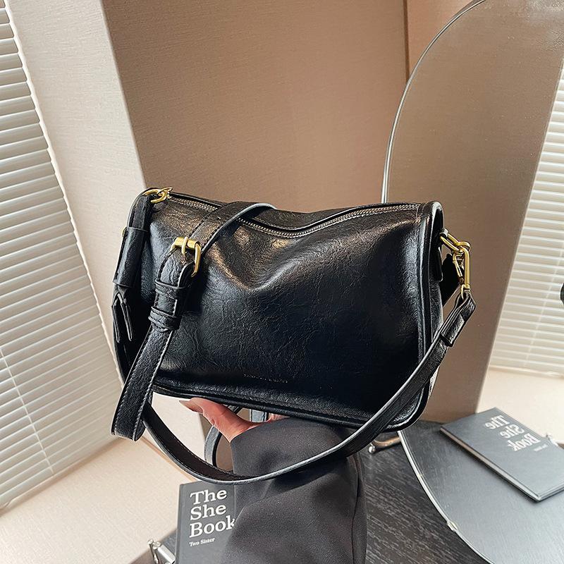 Retro Niche Bag Women's Spring and Summer New Fashion Messenger Bag Single Shoulder Underarm Bag Commuter Pillow Bag