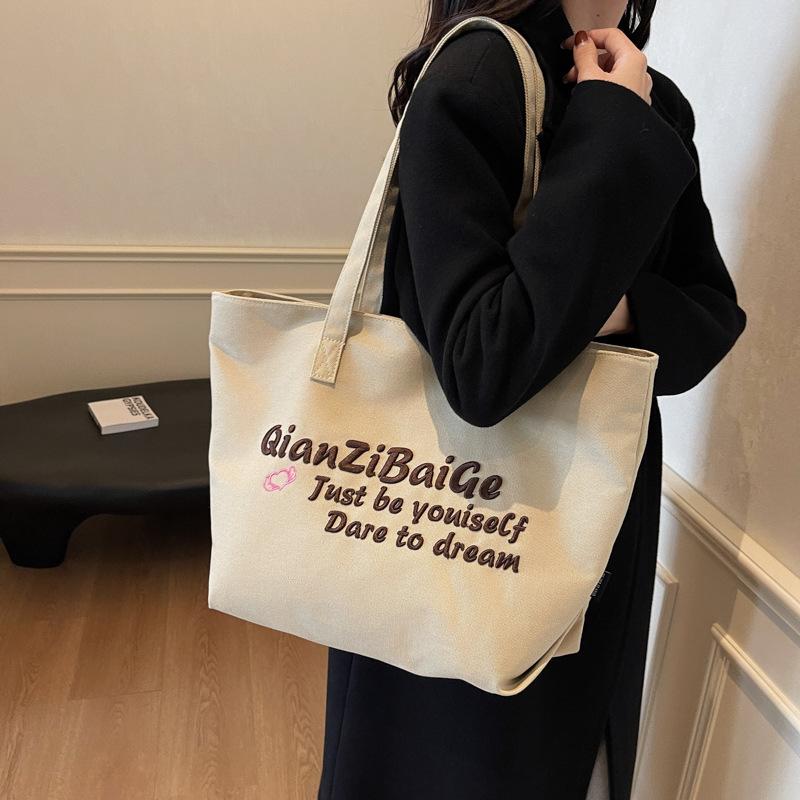 2024 autumn and winter new bag women's large-capacity handbag portable gift bag commute to school to work simple and fashionable