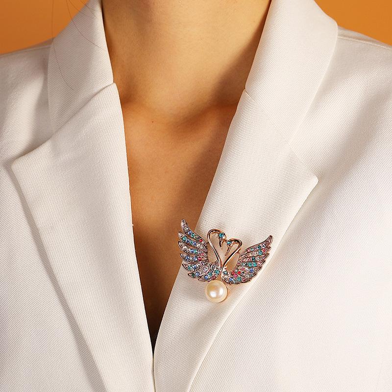 Rhinestone Swan Brooch with Natural Freshwater Pearl Corsage