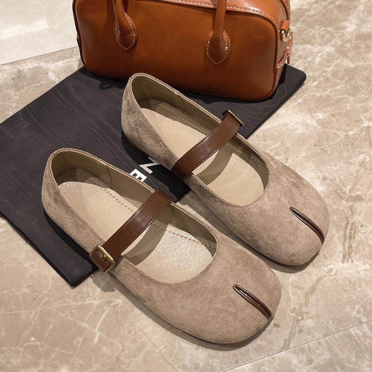 

Туфли Мэри Джейн в стиле ретро с фальшивым носком, женские, весна-лето 2025, новая однословная пряжка с юбкой, туфли с неглубоким горлом, шапочки на плоской подошве 39