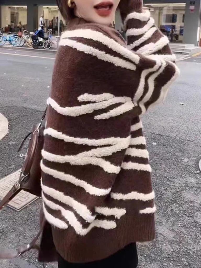 Women's high-end winter wear, crew neck pullover, zebra stripe sweater, vintage Hong Kong style, loose outerwear