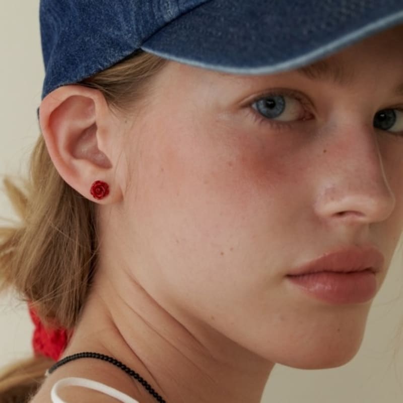 LOVE ME MONSTER Hawlite Re Earrings