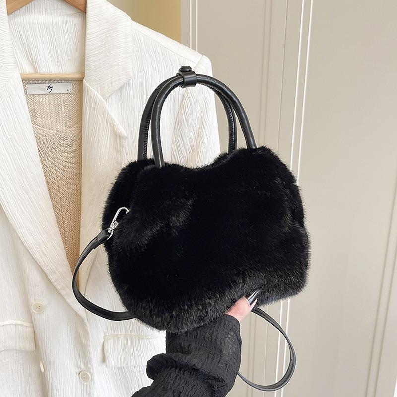 

Autumn new plush bag fashion and commuting high value furry messenger bag solid color armpit bag