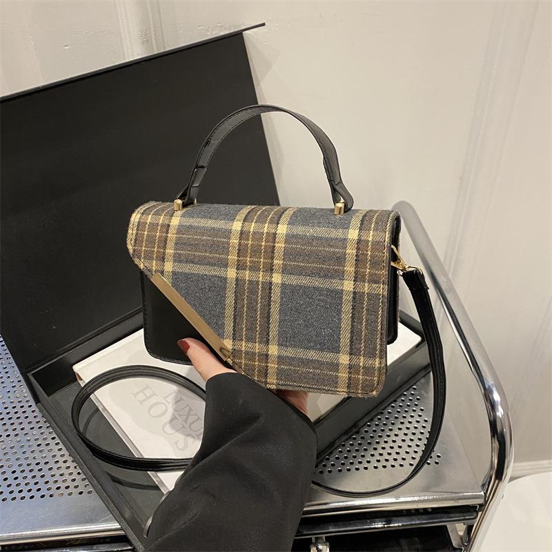 

Сумка премиум-класса нишевая женская 2025 новая трендовая ретро сумка через плечо женская ins ретро универсальная сумка через плечо чёрный