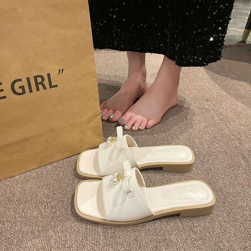 Beautiful Beach One-word Drag with Skirt, New French Pearl Bow Cool Slippers for Women In Summer 2025