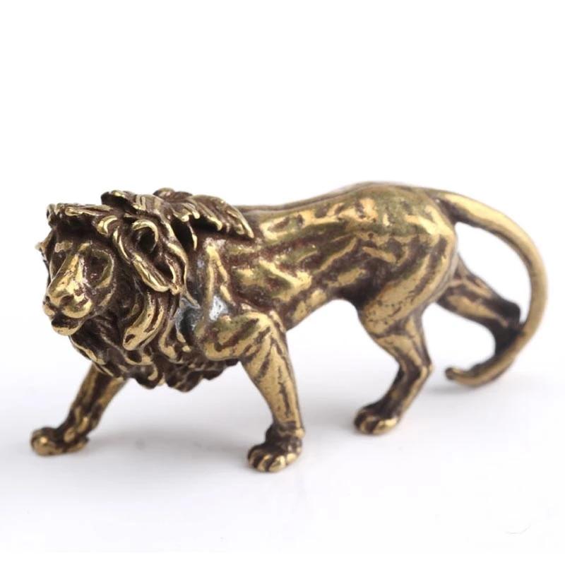 

3D Mini Lion Casting Animal Figurine Retro Style Metal Sculpture Home Office Desktop Decoration Collectible Ornament Gift
