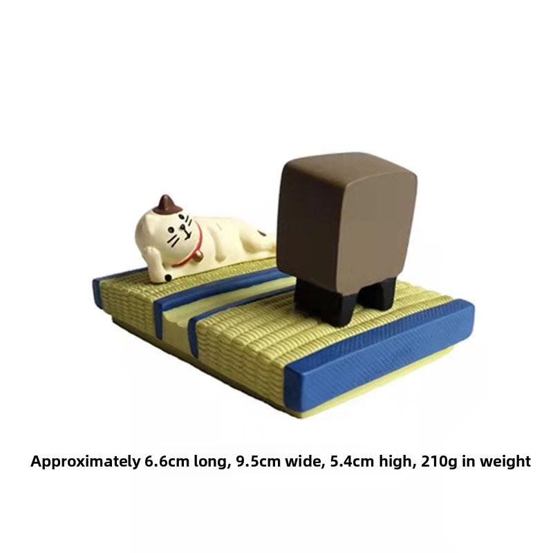 Tamamitsu Cat Resin Phone Stand With Artistic Design For Gift And Decor