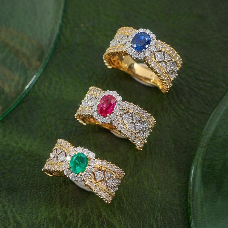 BELLA BOX Italienischer gewebter, geschnitzter Gold-Spitzenring mit zweifarbigem Gold-Intarsiendiamanten und smaragdfarbenem Schatz