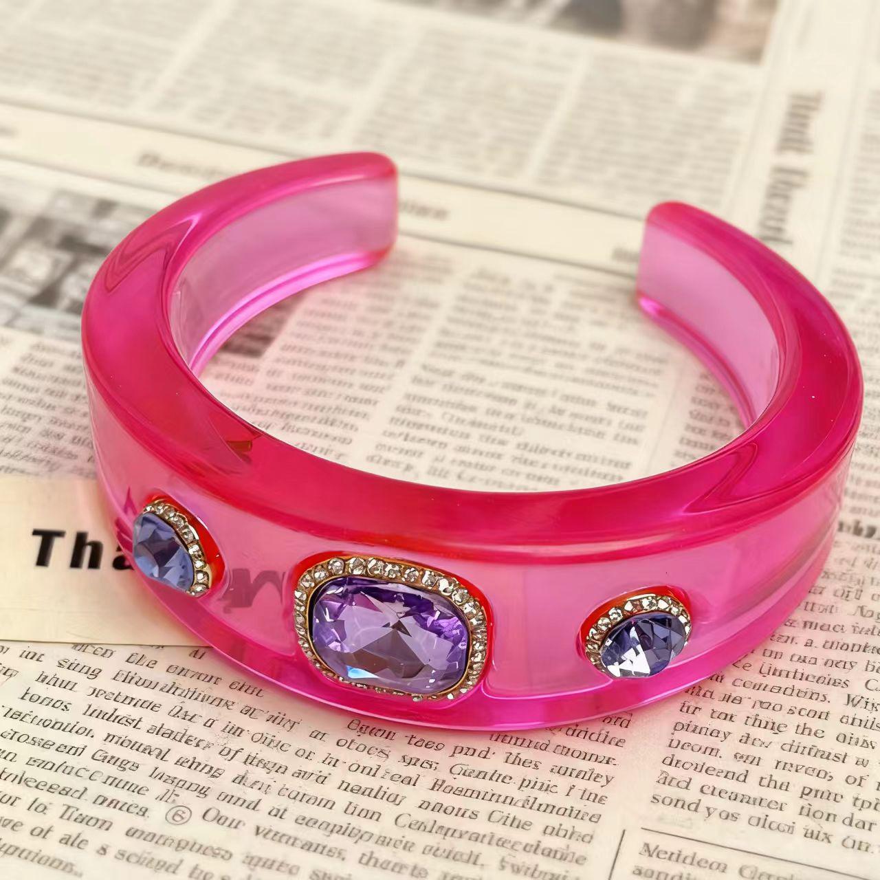 Retro Geometric Rhinestone Resin Bracelet - European and American Design