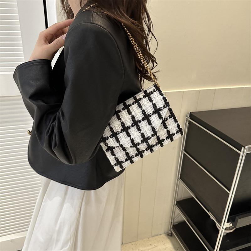 Fashionable Pu Leather Crossbody Bag Fall 2023 Trendy Shoulder Bag With Chain