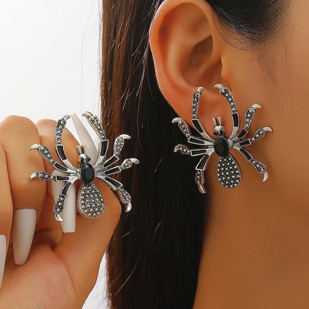 Halloween Spinnenstecker: Dunkler, dreidimensionaler Punk-Stil für einen coolen, ausgefallenen Look - Perfekt für europäische und amerikanische Fashionistas.