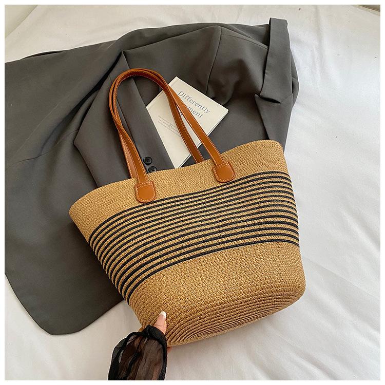 

French niche underarm bag women s 2025 new simple casual baguette bag shoulder bag fashion commuter messenger bag