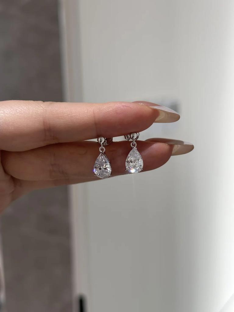 2026 New Light Luxury Exquisite High-end Design Water Drop Drill Ear Hole Earrings Temperament Earrings Cochlear Nails for Women