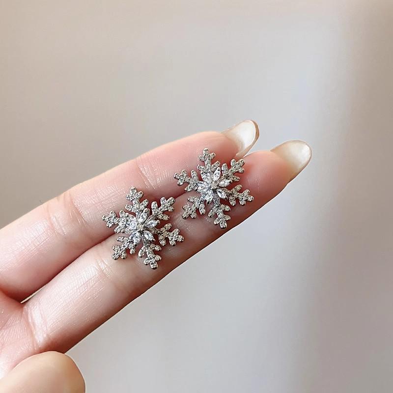 Red Zircon Pearl Snowflake Earrings - Winter Retro Light Luxury Studs