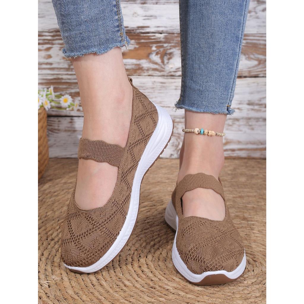 Flyknit Breathable Mom Shoes with Soft Sole, Anti Slip, Middle-aged and Elderly Walking Shoes, Shallow Mouth Single Shoes