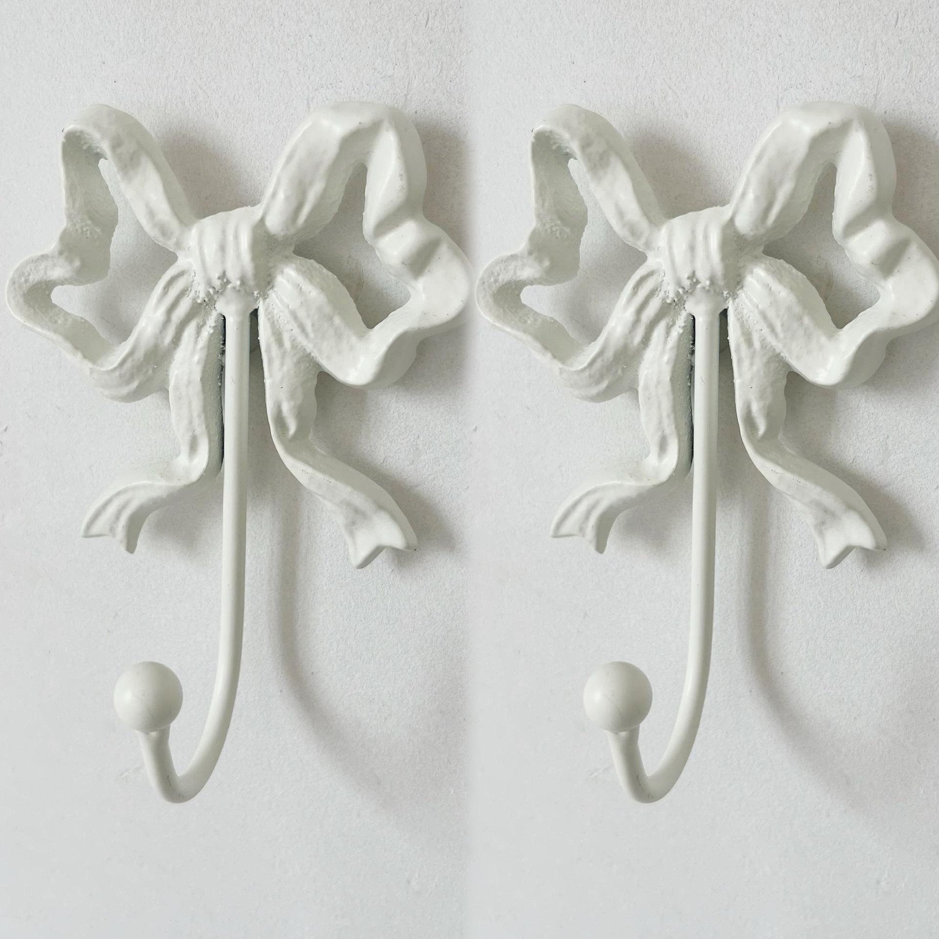 

2pcs Cast Iron Bow Hooks Wall-Mounted Vintage Decor for Hanging Keys Hats Coats in Bedroom Entryway