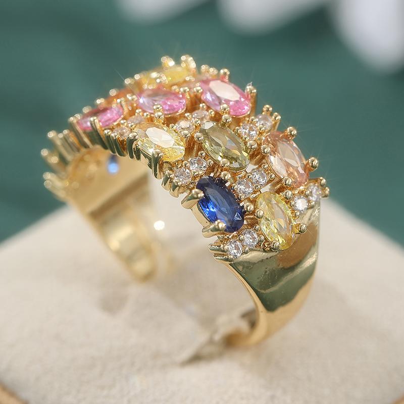 Exquisiter mehrfarbiger Zirkonia-Inlay-Ring für Damen Ästhetische Goldfarbe Geometrie Tägliches Tragen Party Schmuck Jubiläumsgeschenk 10 beige