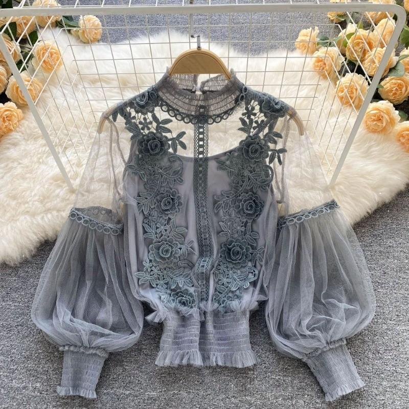 

Qooth Autumn Sweet Flower Long Sleeved Lantern Sleeves Loose Lace Shirt Mesh Top Short Shirt QT2697 One Size серый