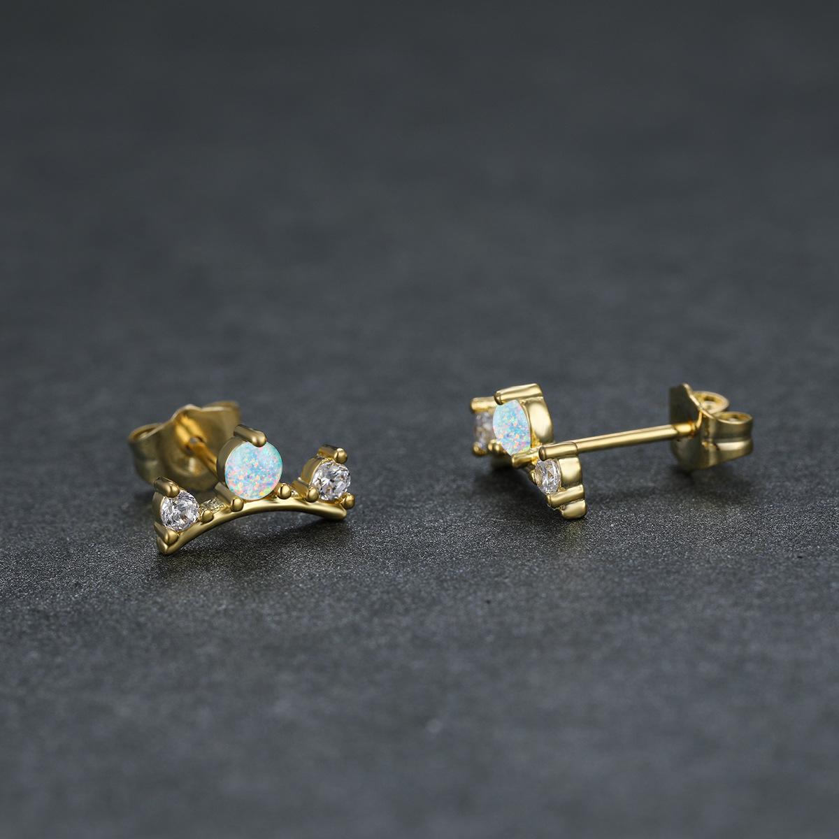 

Европейские и американские простые круглые белые серьги с инкрустацией белым цирконом имеют небольшой и компактный размер