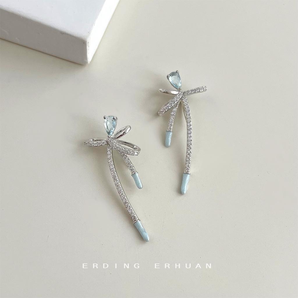 [Original Design] Light sea blue slightly inlaid zircon long bow earrings elegant, fresh and sweet earrings
